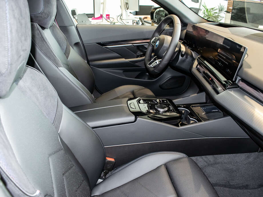 BMW i5 eDrive40 Limousine (Bild 15/18)