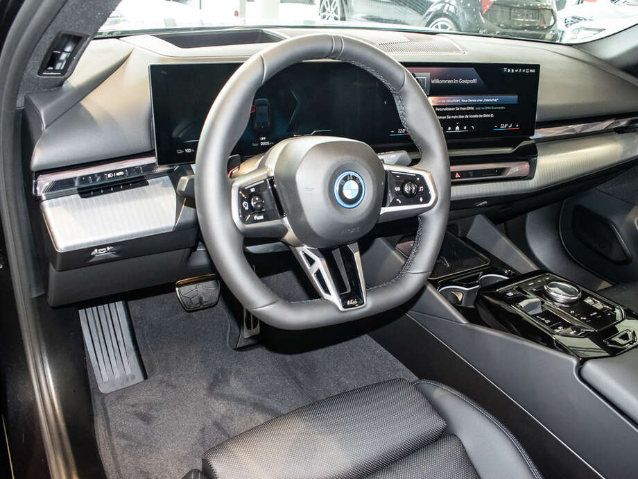 BMW i5 eDrive40 Limousine (Bild 16/18)