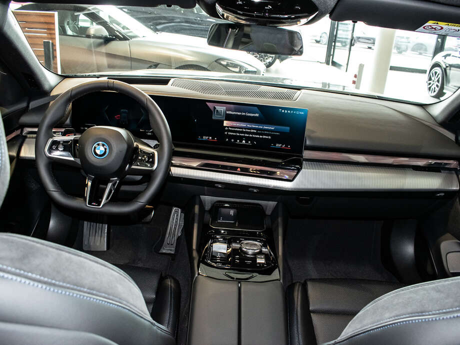 BMW i5 eDrive40 Limousine (Bild 18/18)