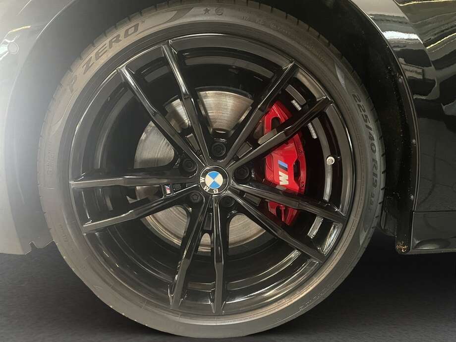 BMW 330i (Bild 16/18)