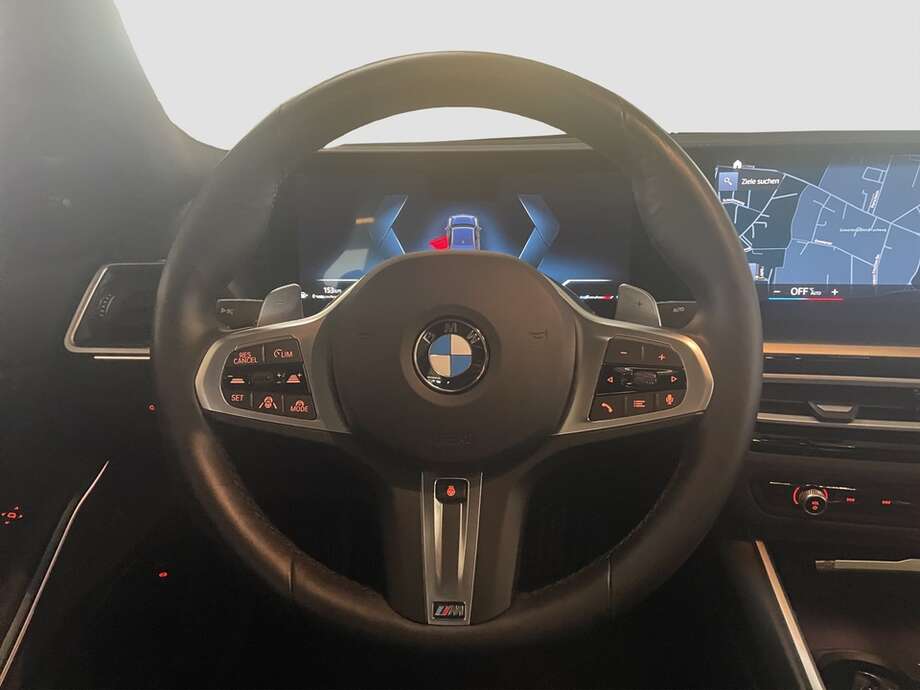 BMW 330i (Bild 2/18)