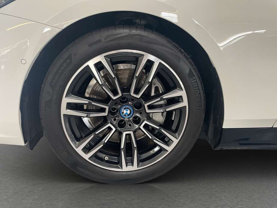 BMW i5 eDrive40 (Bild 12/14)
