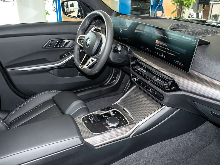 BMW 320d (Bild 11/16)