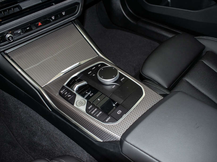 BMW 320d (Bild 16/16)