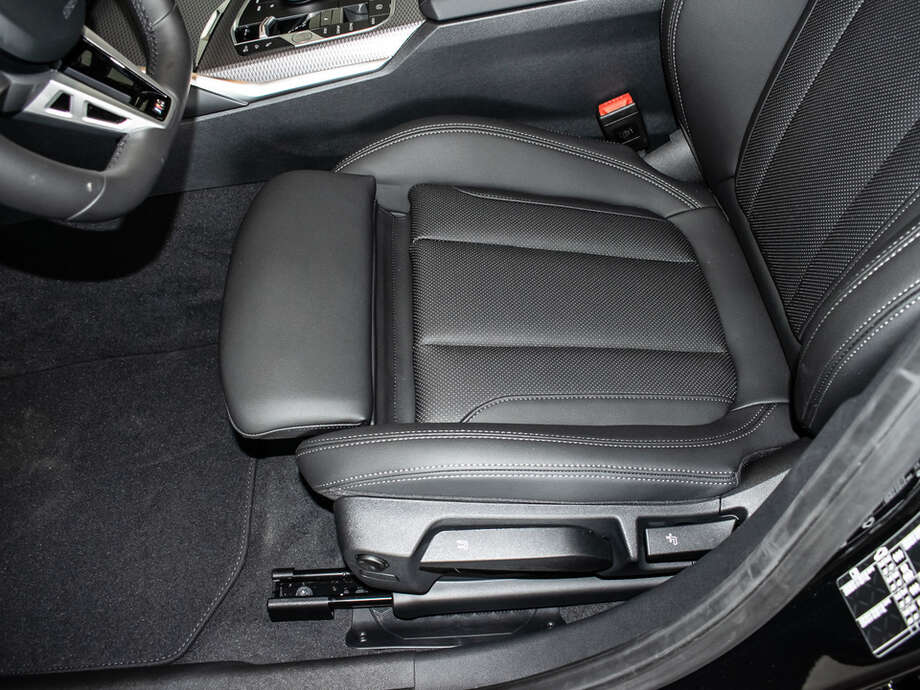 BMW 320d (Bild 3/16)