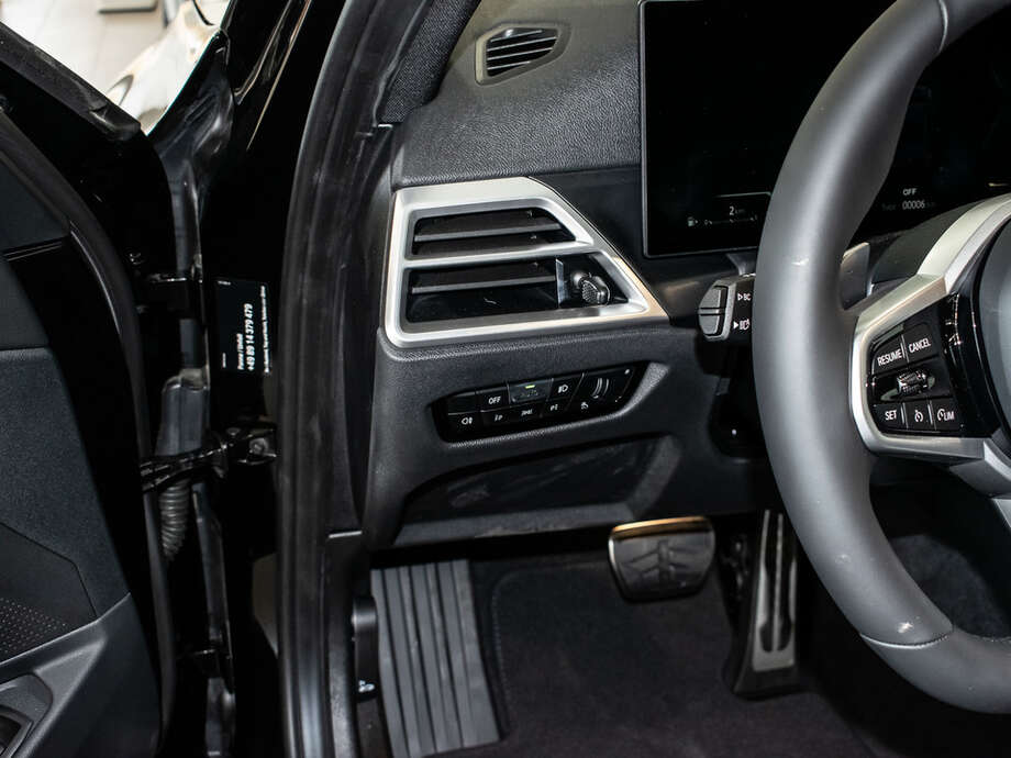 BMW 320d (Bild 4/16)