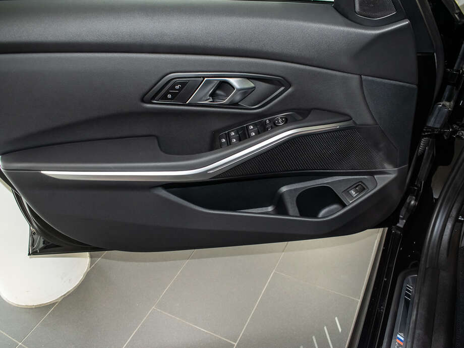 BMW 320d (Bild 5/16)