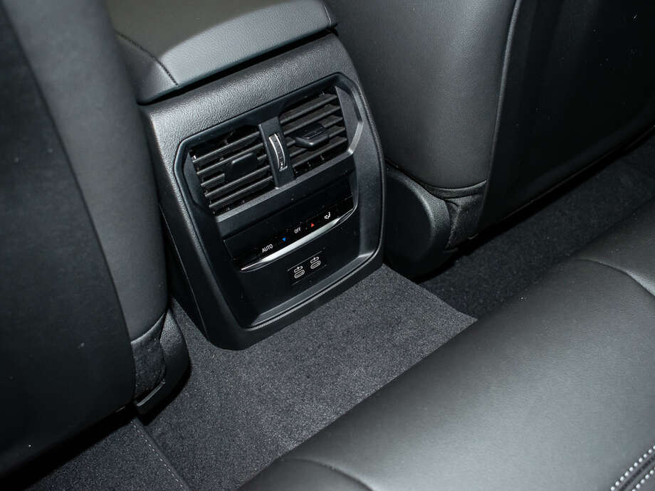 BMW 320d (Bild 6/16)