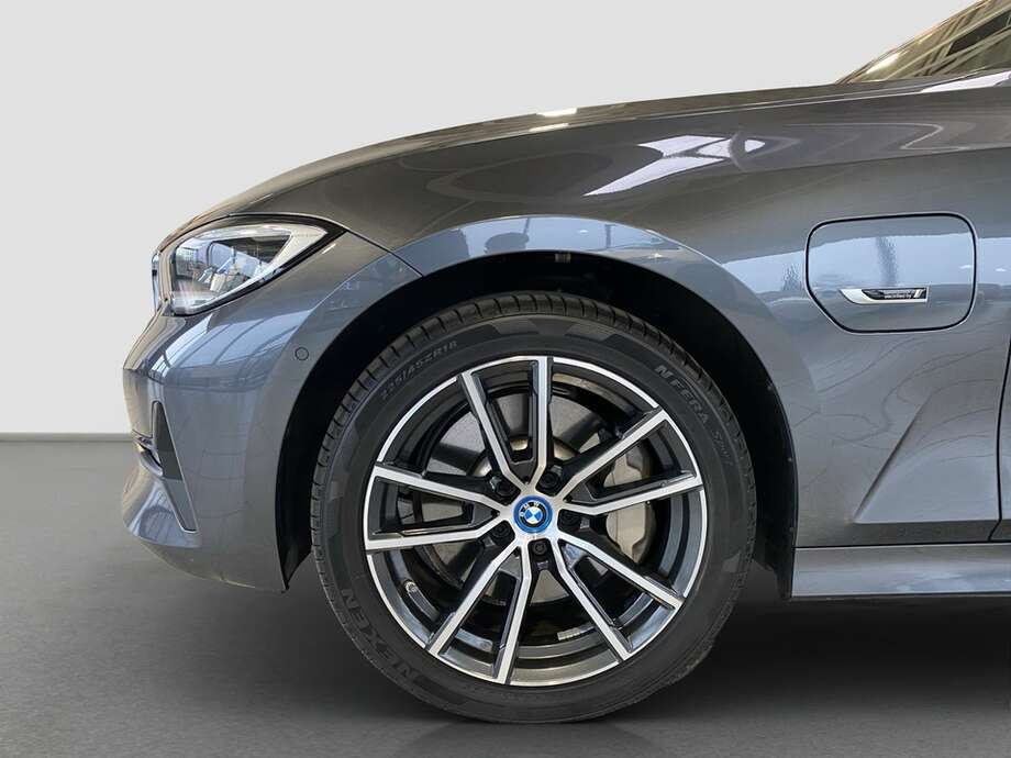 BMW 330e (Bild 24/24)