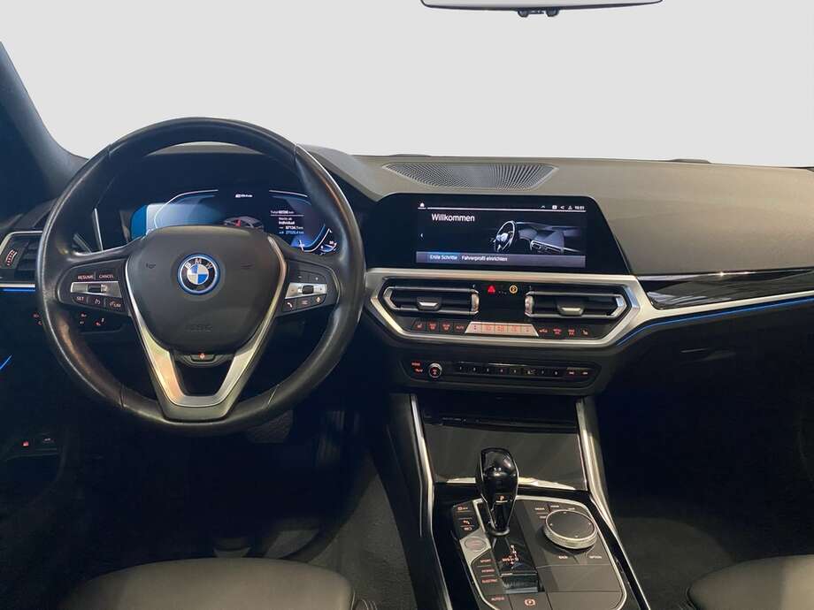 BMW 330e (Bild 5/24)