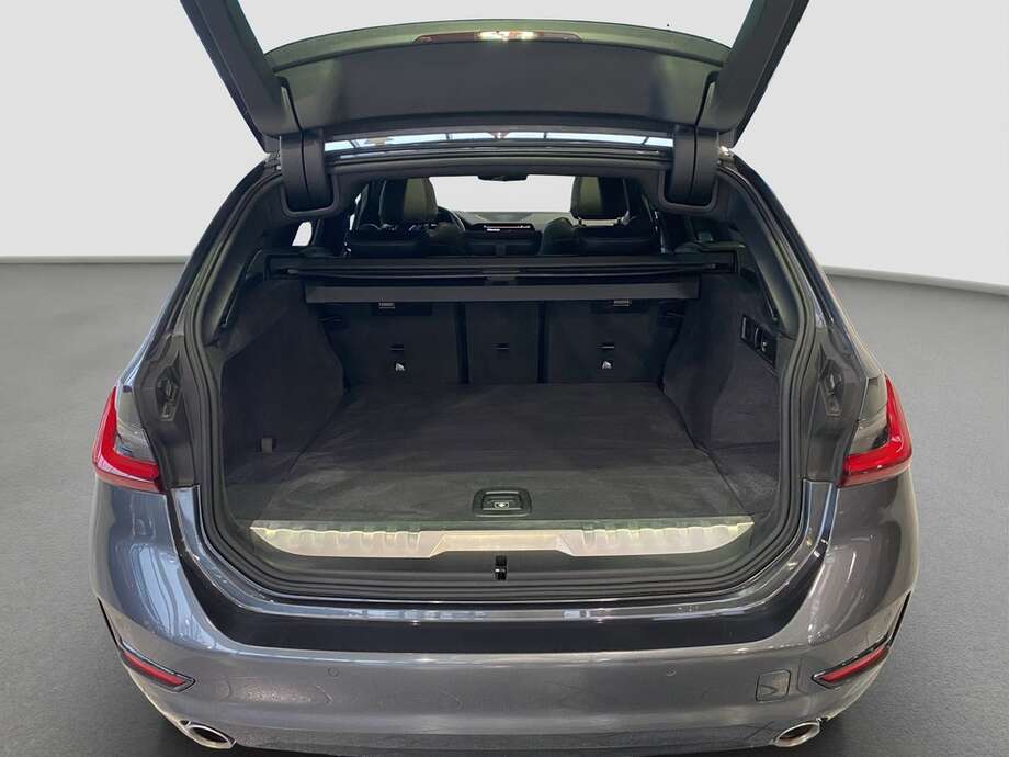 BMW 330e (Bild 7/24)