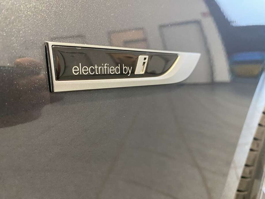 BMW 330e (Bild 9/24)