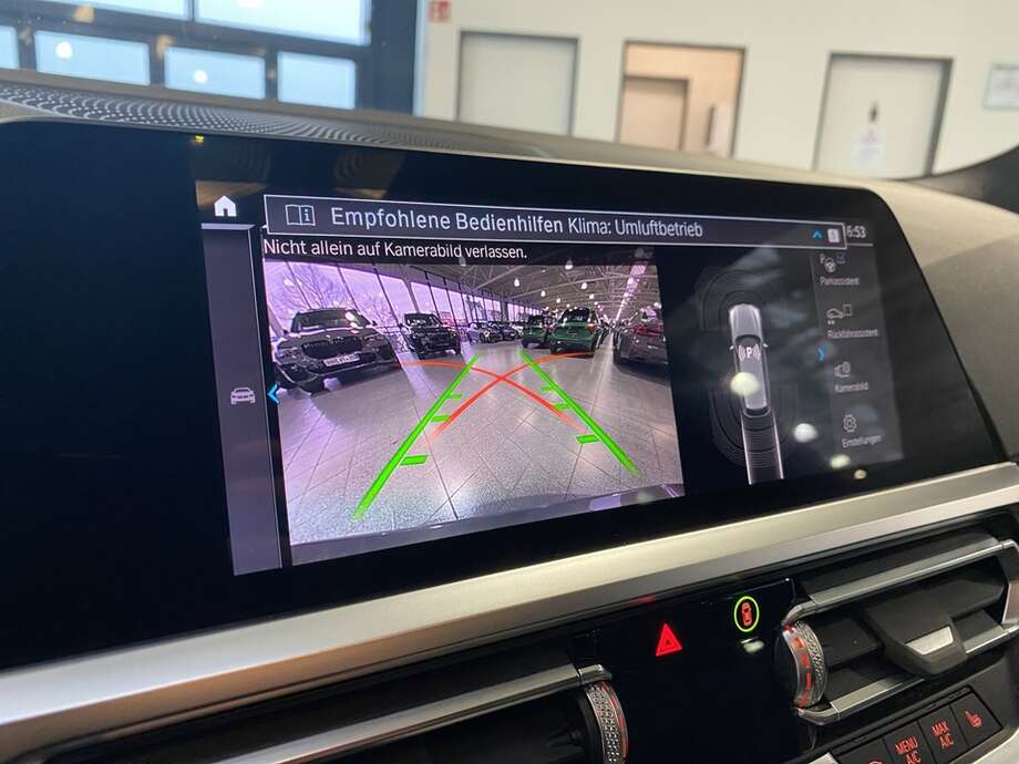 BMW 330e (Bild 14/24)