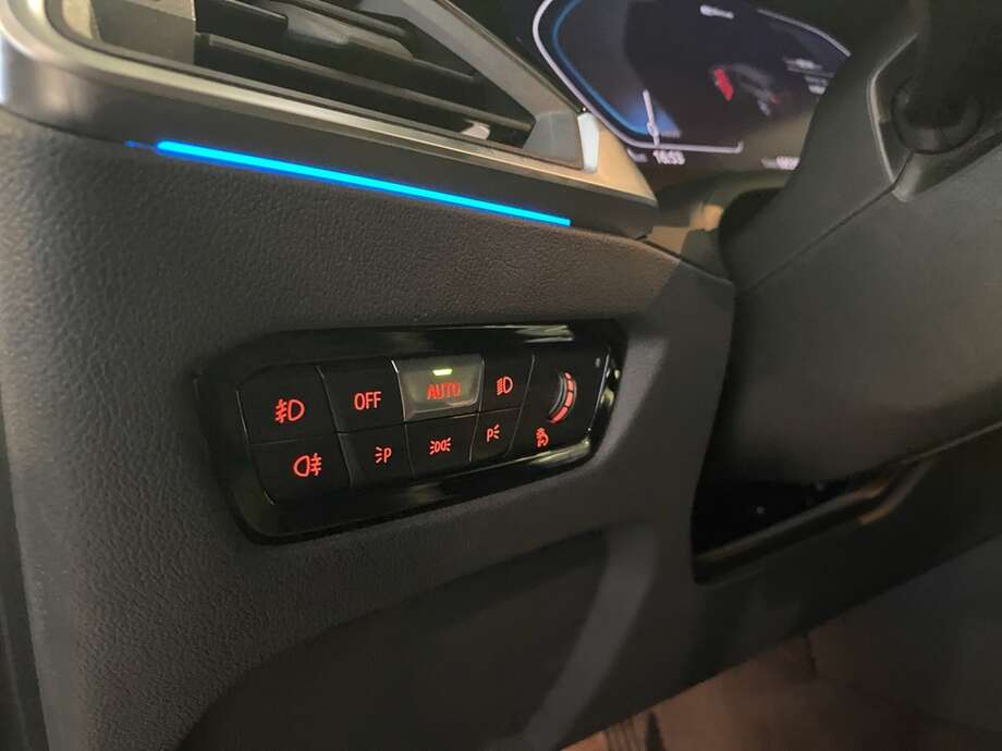 BMW 330e (Bild 16/24)