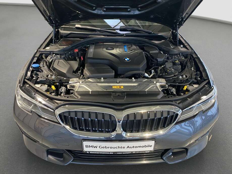 BMW 330e (Bild 17/24)