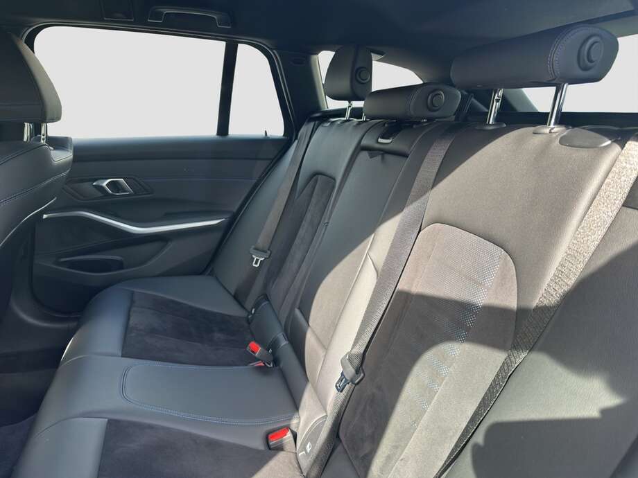 BMW 330i (Bild 5/18)