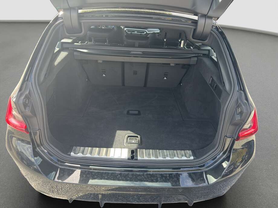 BMW 330i (Bild 6/18)