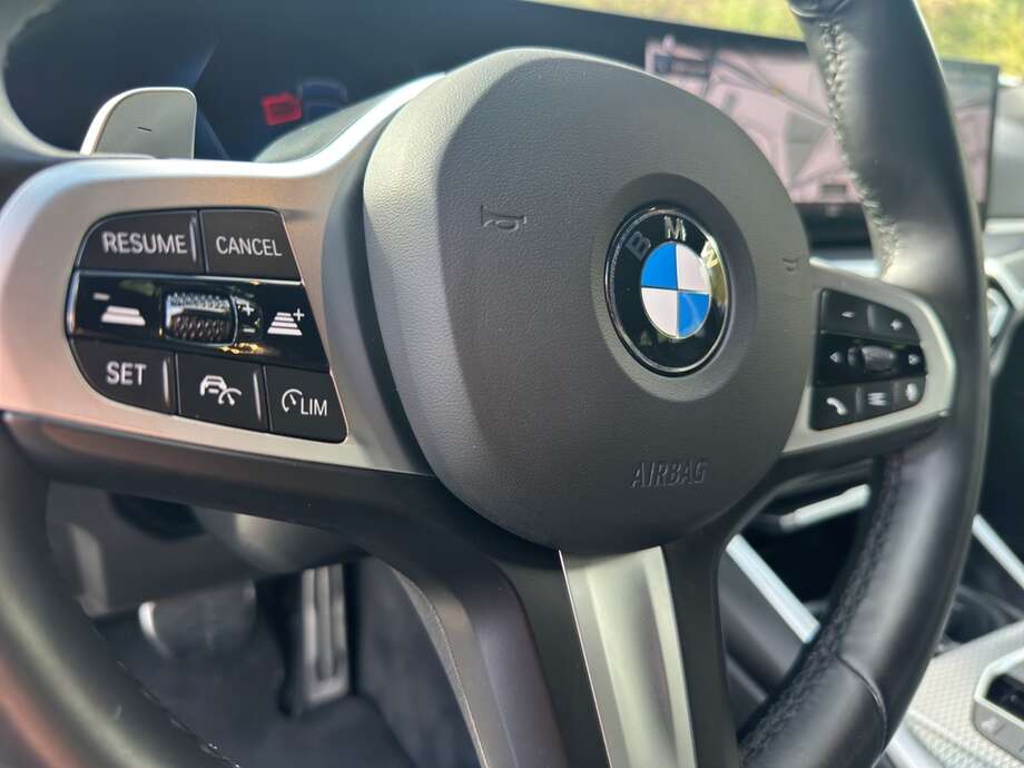 BMW 330i (Bild 8/18)