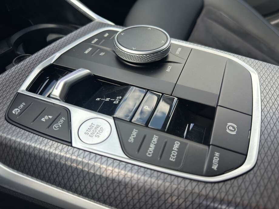 BMW 330i (Bild 10/18)