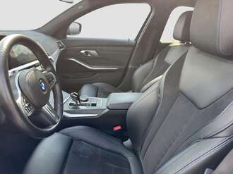 BMW 330i (Bild 2/16)