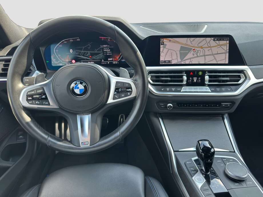 BMW 330i (Bild 4/16)