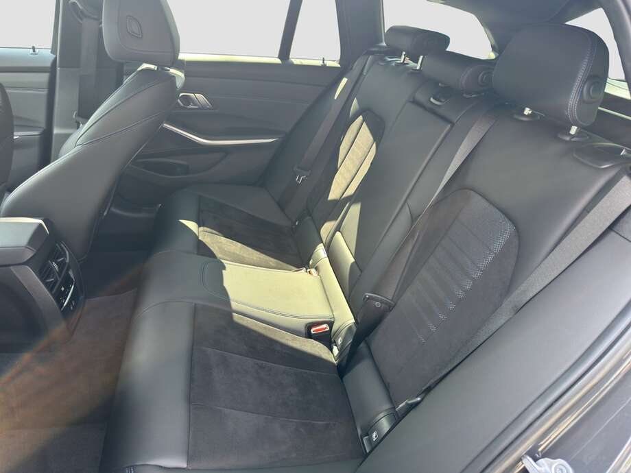 BMW 330i (Bild 5/16)