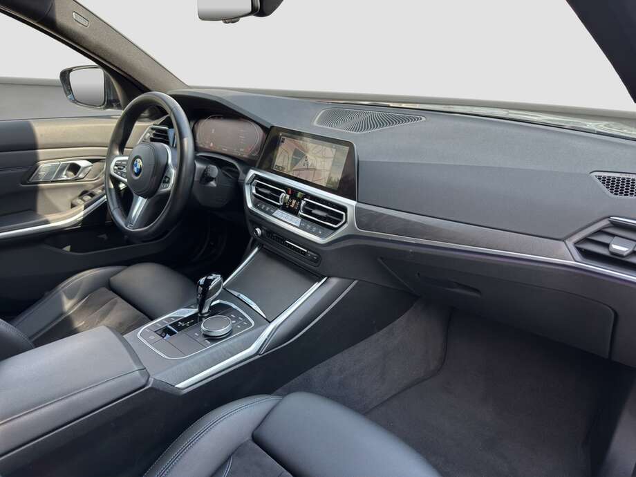 BMW 330i (Bild 7/16)