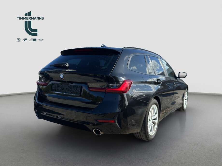 BMW 320d (Bild 12/16)