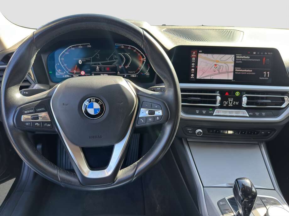 BMW 320d (Bild 3/16)