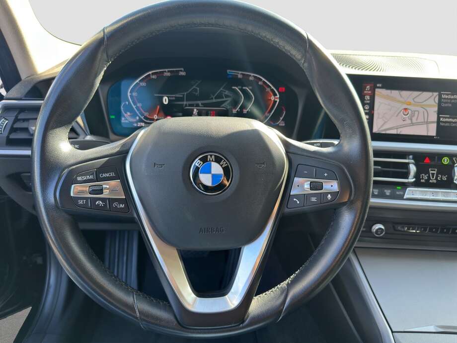 BMW 320d (Bild 4/16)