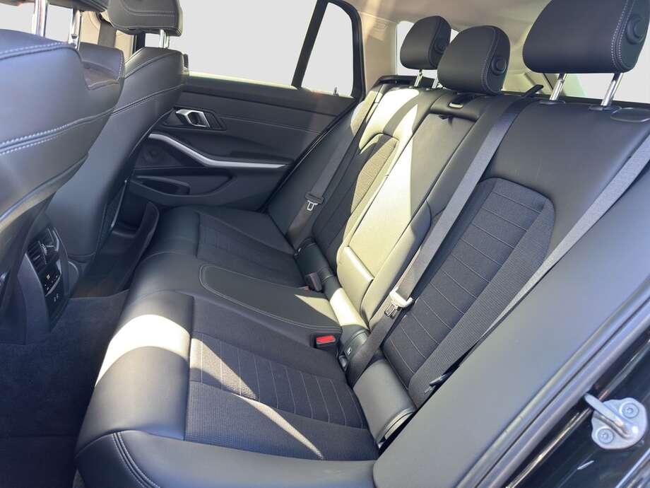 BMW 320d (Bild 6/16)