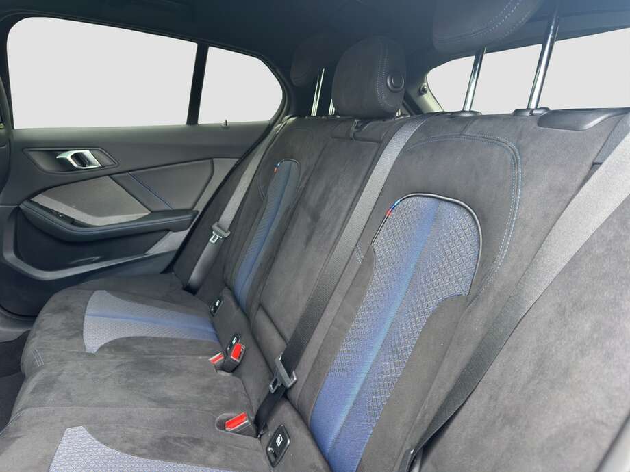 BMW 118d (Bild 4/17)