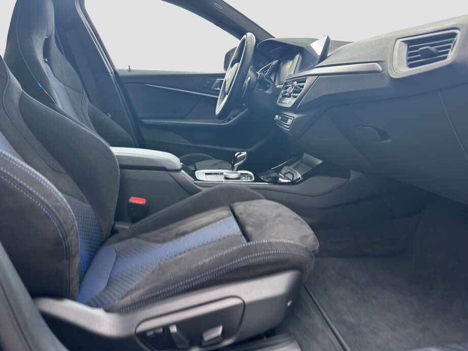 BMW 118d (Bild 6/17)