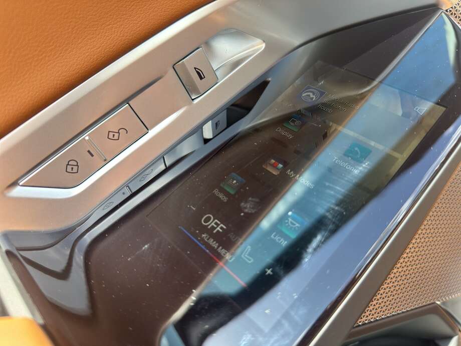 BMW 740d xDrive (Bild 10/22)