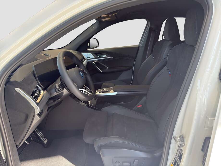 BMW iX2 xDrive30 (Bild 2/2)
