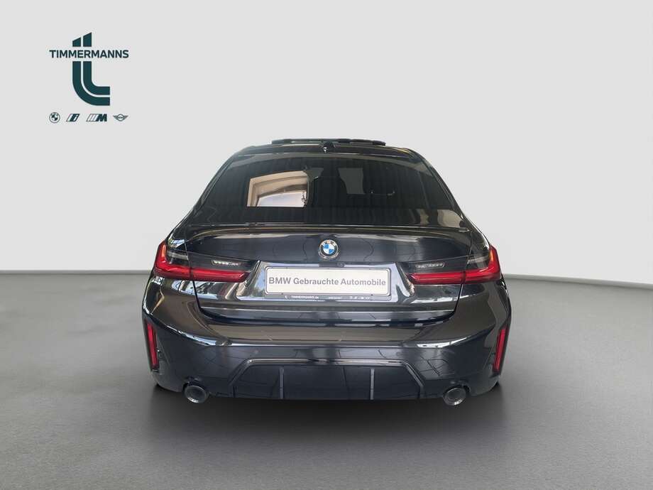 BMW 330i (Bild 12/17)