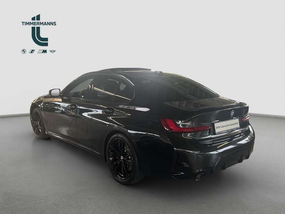 BMW 330i (Bild 12/18)