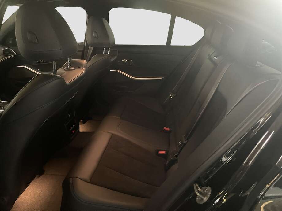 BMW 330i (Bild 6/18)