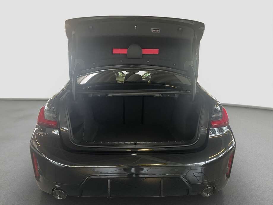 BMW 330i (Bild 7/18)