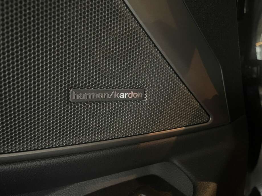 BMW 330i (Bild 8/18)