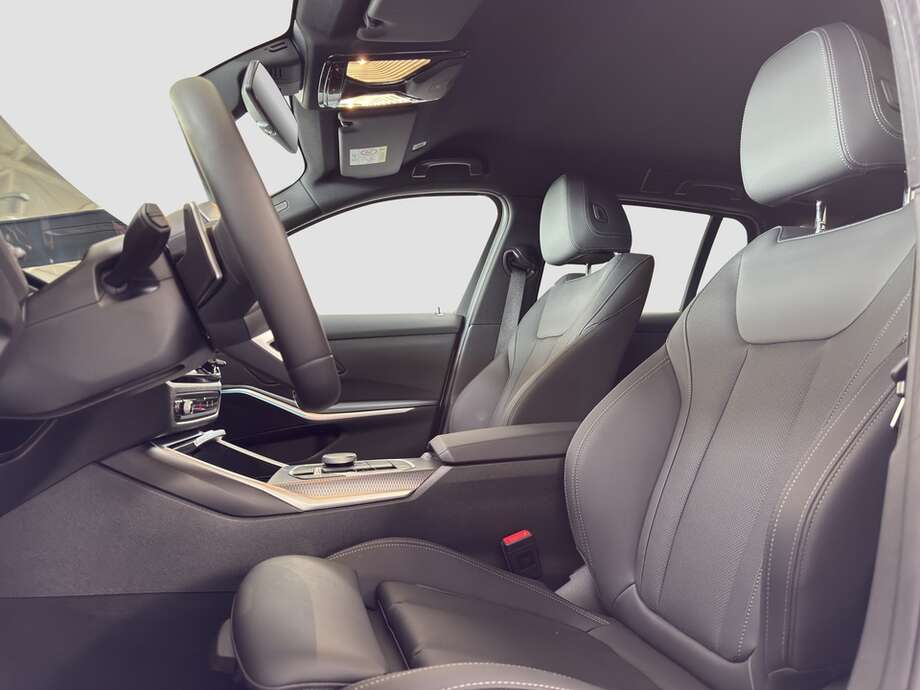 BMW 320d (Bild 2/15)