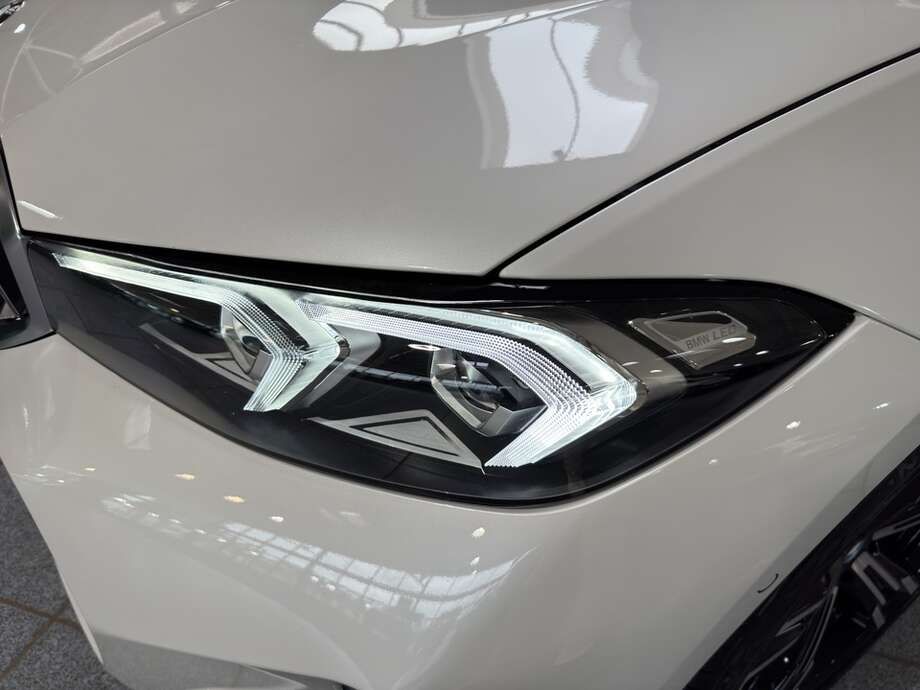 BMW 318d (Bild 9/17)