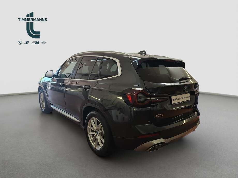 BMW X3 (Bild 12/18)