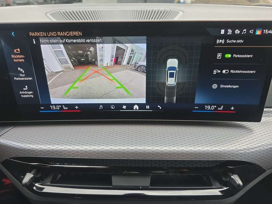 BMW 320d (Bild 10/18)