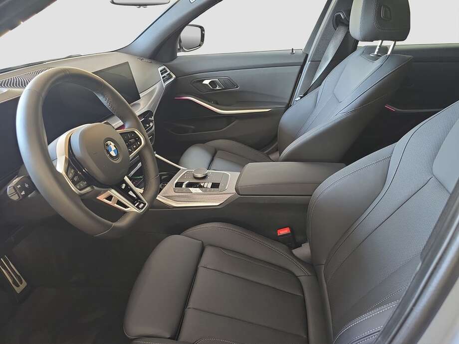 BMW 320d (Bild 2/18)