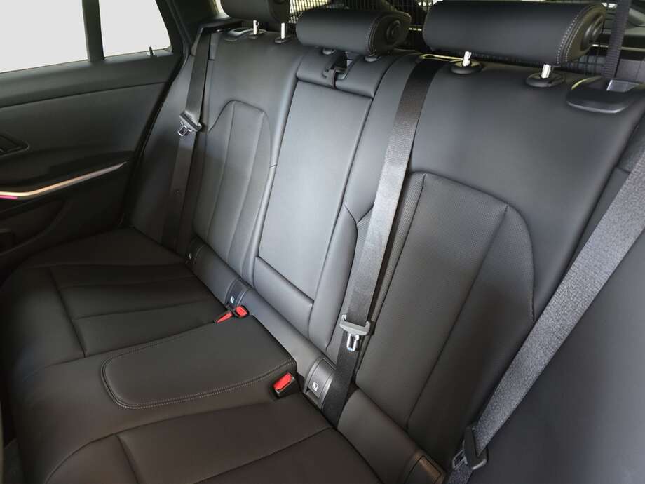 BMW 320d (Bild 6/18)