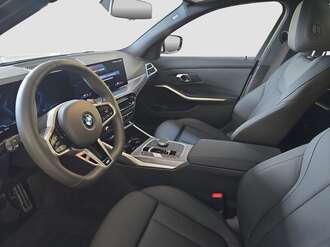 BMW 318d (Bild 2/18)