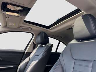 BMW 330e (Bild 3/24)