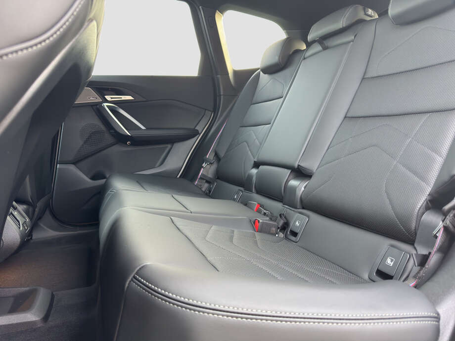 BMW iX1 xDrive30 (Bild 6/16)