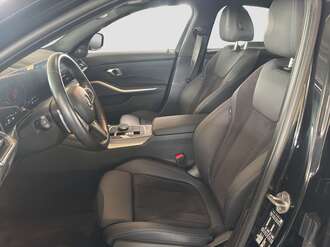 BMW 330i (Bild 2/18)